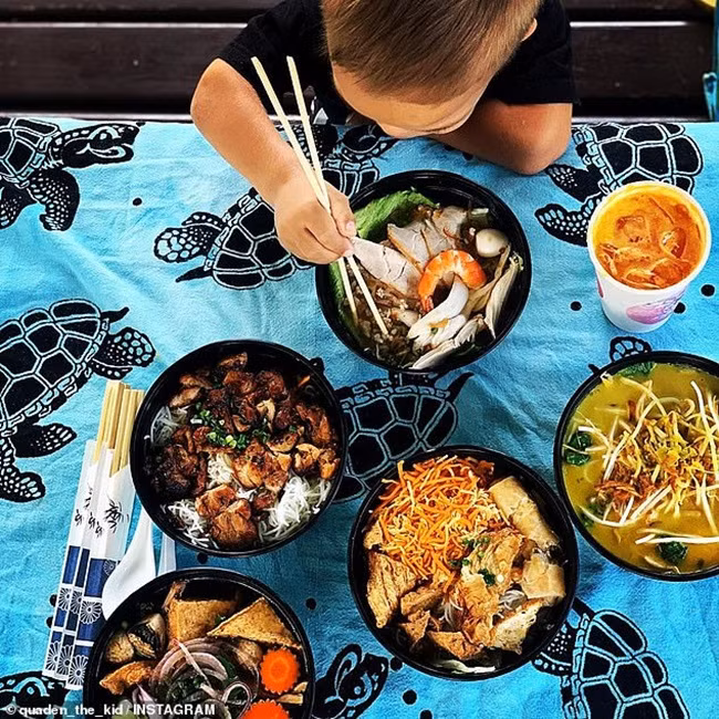 Hiện, cậu bé có 500.000 người theo dõi Instagram và thành nhân vật nổi tiếng trên mạng xã hội.