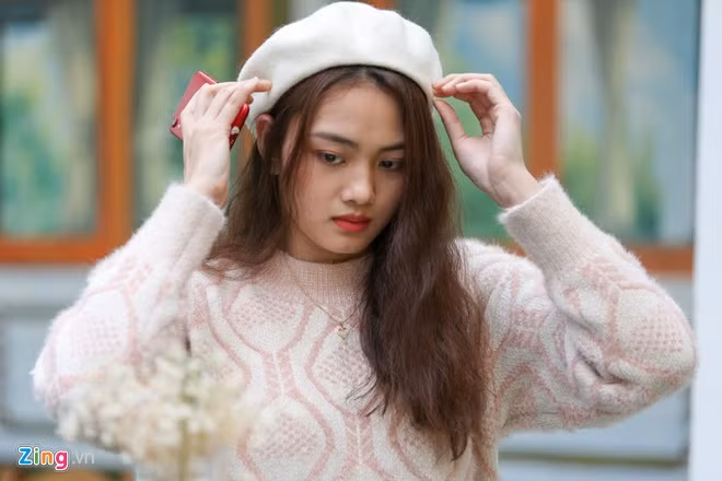 Thu Hoài là một trong những gương mặt trẻ nhận được nhiều sự chú ý của người hâm mộ bởi gương mặt xinh đẹp. Cô từng nhận danh hiệu "Hoa khôi áo dài" tại một giải quốc tế năm 2016. Ảnh: Thế Anh.
