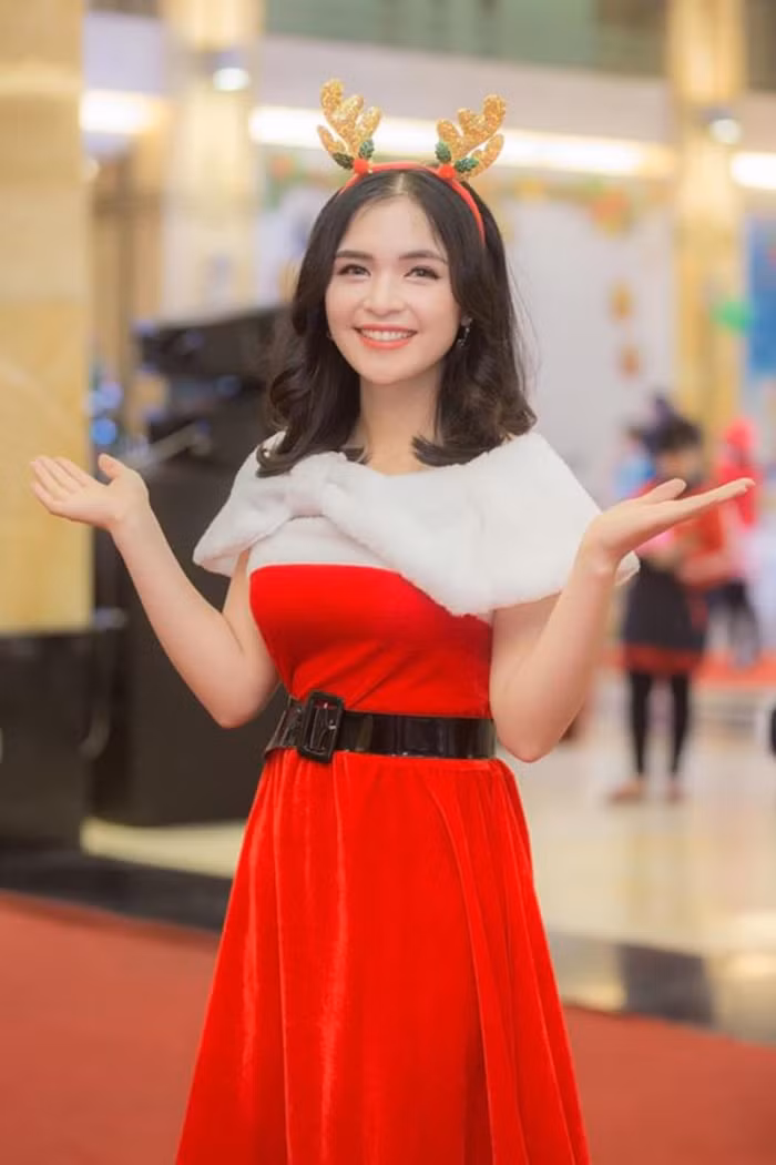 Chi gai Hoa Minzy bat ngo khoe anh dien bikini 'tha dang' goi cam-Hinh-10