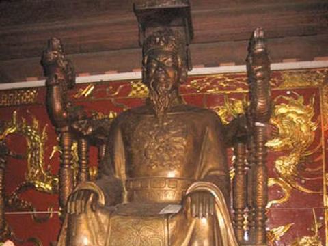 Thoi Tran o nuoc ta goi vua la gi?