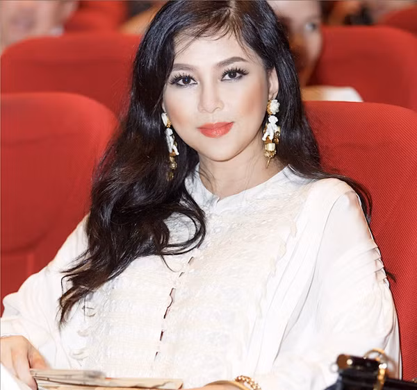 Mẹ hotgirl Tiên Nguyễn nổi tiếng, quyền lực và giàu có thế nào? - Hình 5 Me hotgirl Tien Nguyen noi tieng, quyen luc va giau co the nao?-Hinh-5