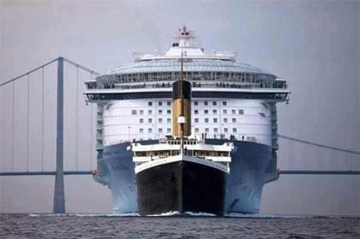 6. Tàu Titanic ngày xưa (phía trước) so sánh với kích thước của những chiếc tàu du lịch ngày nay (phía sau).
