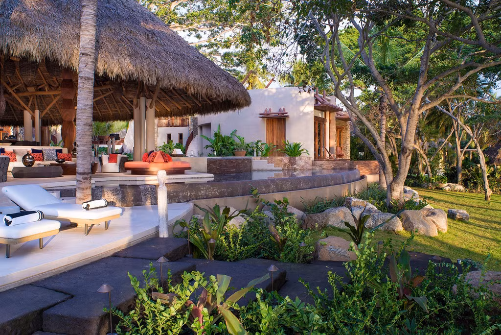 Casa Tau giữ một khu vực độc quyền trên đảo và có tầm nhìn ra đại dương, lối đi riêng tới bãi biển cùng hệ thống phòng tập thể dục, spa và bể sục. Ảnh: Splash New.