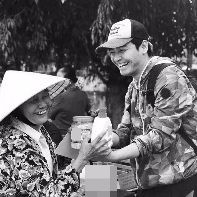 Phan Anh góp tiền từ thiện chống Covid-19 nhưng dấu số tiền - Hình 4 Phan Anh gop tien tu thien chong Covid-19 nhung dau so tien-Hinh-4