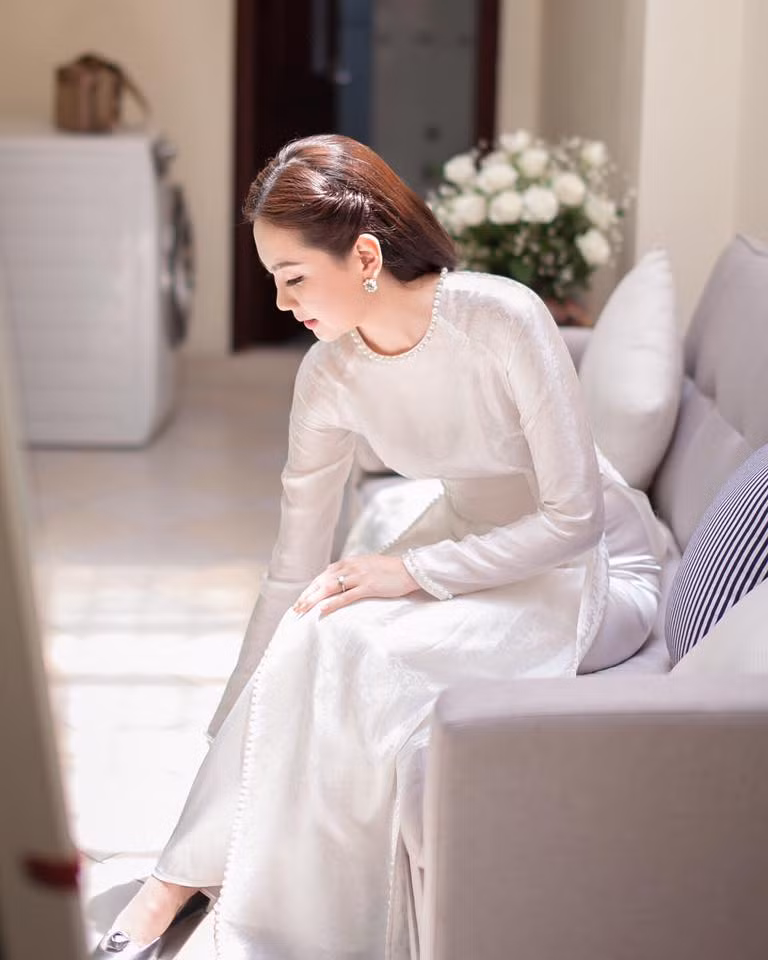 Lay chong dai gia, MC VTV van 'cay buc mat' tu mua xe hop-Hinh-3
