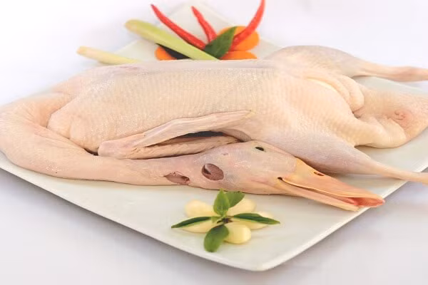 Cách chọn thịt vịt mổ sẵn tươi ngon không chất tăng trọng Cach chon thit vit mo san tuoi ngon khong chat tang trong