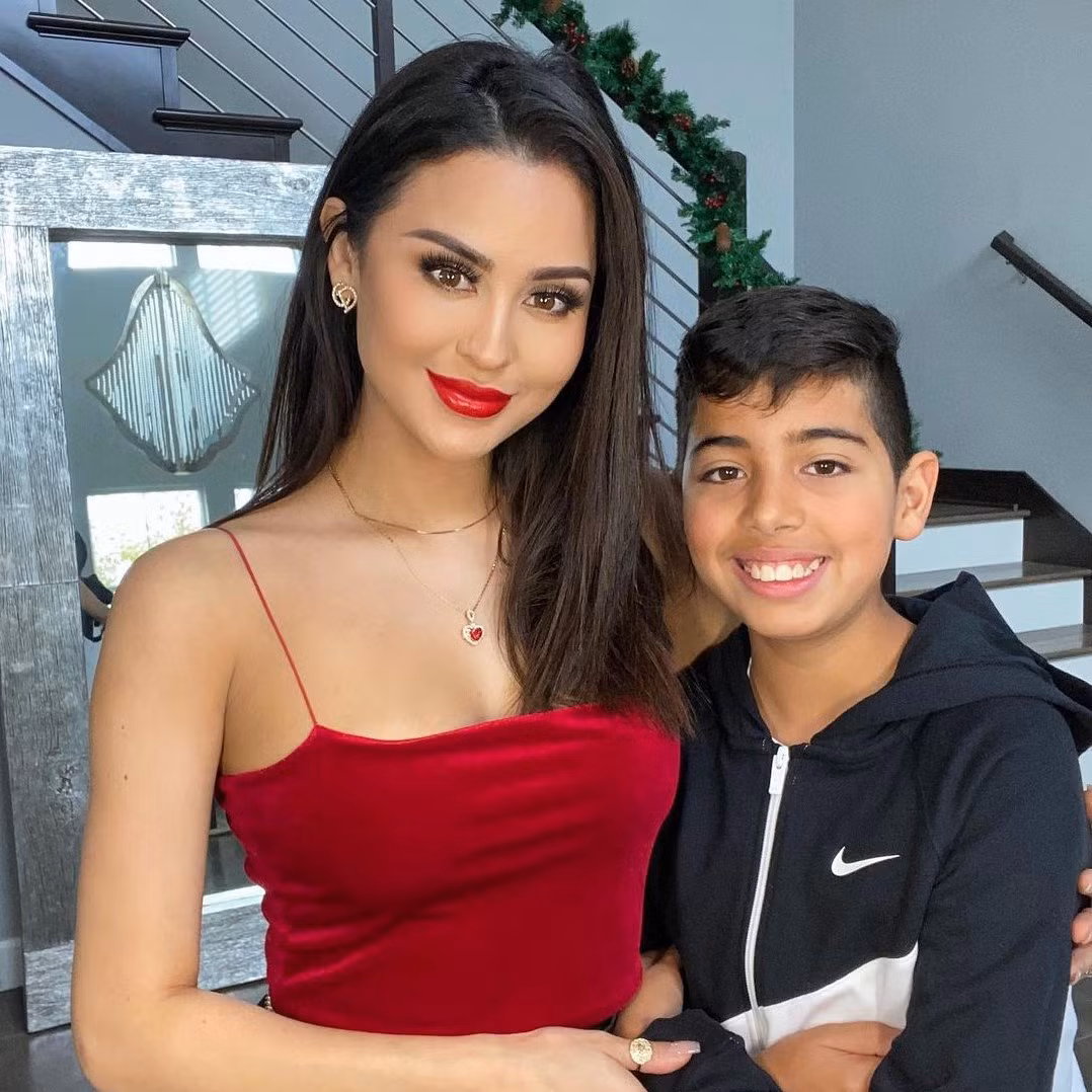 Dominique đã kết hôn và có một cậu con trai tên Jaden. Trước khi trở thành beauty blogger, Dominique chỉ dành trọn thời gian cho việc chăm con, nội trợ và bán bảo hiểm. Từ khi chuyển sang làm vlog, cô cảm thấy cuộc sống bớt nhàm chán, đơn điệu, được giao tiếp với nhiều người và truyền lại kỹ năng của mình khiến cô cảm thấy hạnh phúc. Dù công việc bận rộn, cô vẫn luôn dành thời gian chăm sóc chu toàn cho gia đình nhỏ.