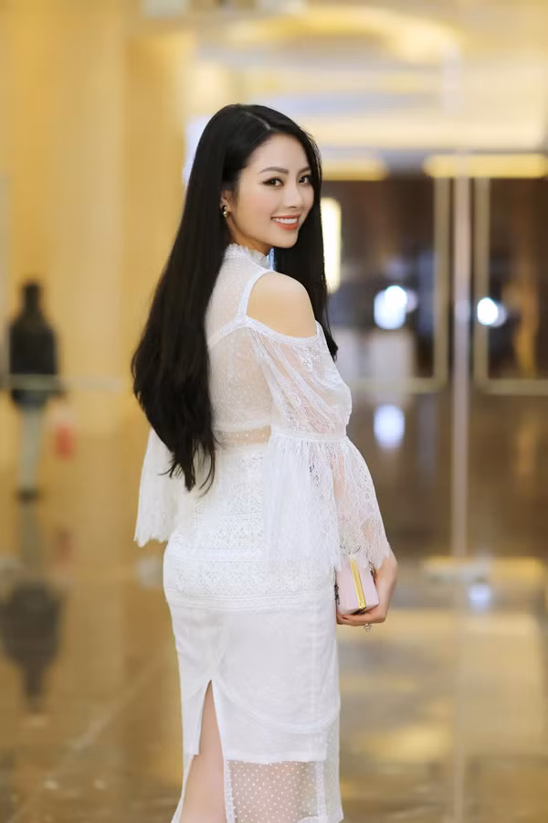 7 năm trước xứ Thanh cũng có một Hoa hậu tài sắc - Hình 4 7 nam truoc xu Thanh cung co mot Hoa hau tai sac-Hinh-4