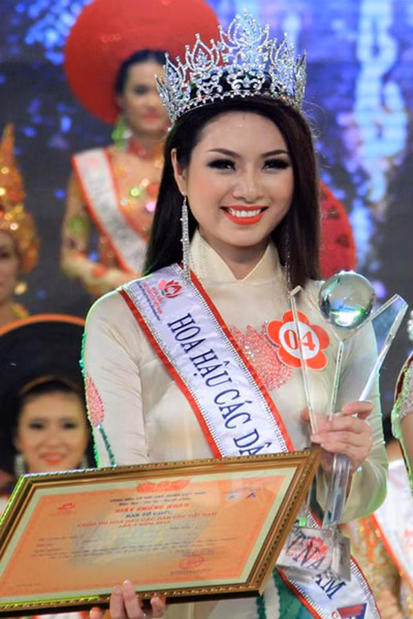7 năm trước xứ Thanh cũng có một Hoa hậu tài sắc 7 nam truoc xu Thanh cung co mot Hoa hau tai sac