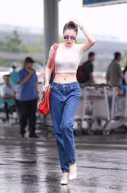 Áo crop top khoe vòng eo con kiến của các quý cô - Hình 4 Ao crop top khoe vong eo con kien cua cac quy co-Hinh-4