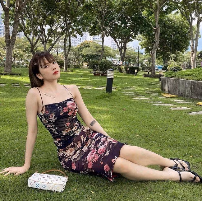 Ban gai Son Tung cuc goi cam du chang can ho bao