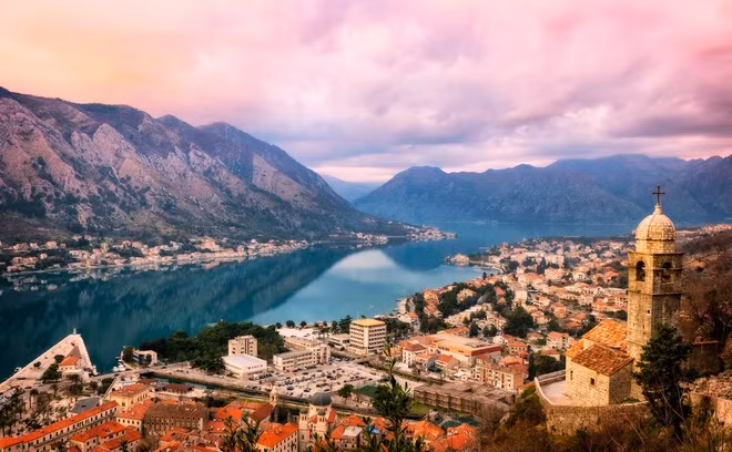 Giá bất động sản ở đây đang tăng lên khi ngày càng có nhiều người mua giàu có quan tâm đến Montenegro. Ảnh: Shutterstock.