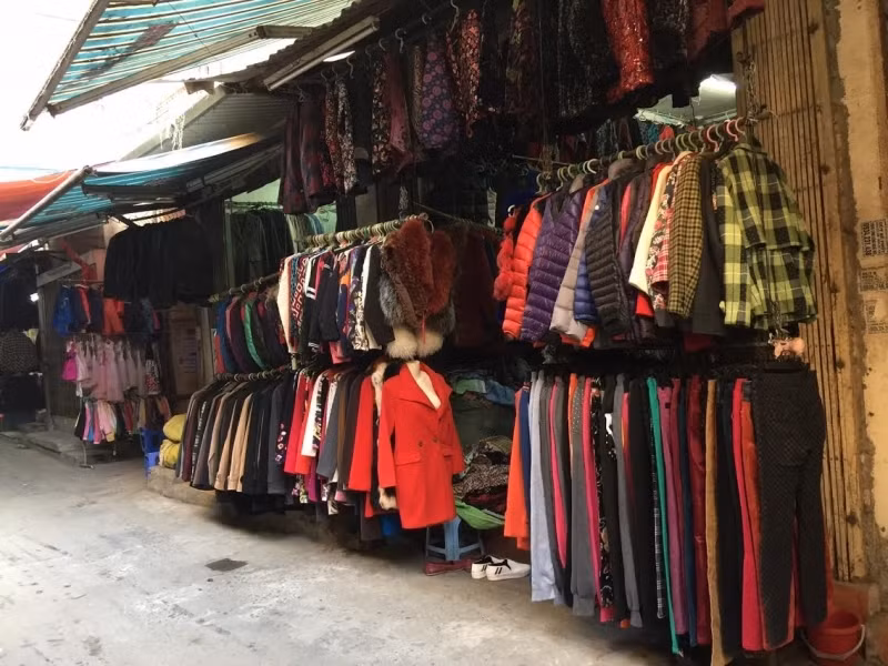 Nhung khu cho cho chi em san hang thung vi do chat lai re