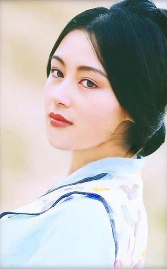 Ve dep bang thanh ngoc khiet cua nang Dieu Thuyen van nguoi me-Hinh-3