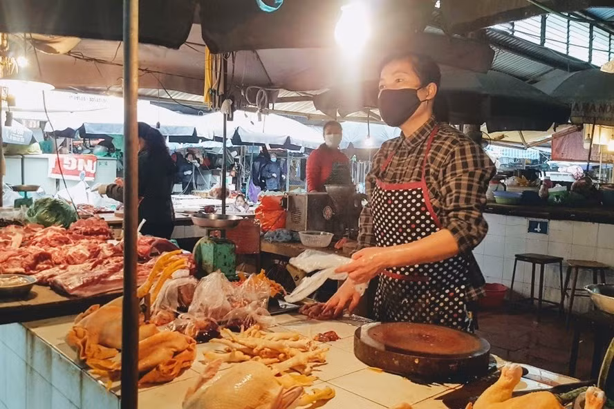 Mua 11.000 dong, thit ga cong nghiep ban voi gia 60.000 dong/kg
