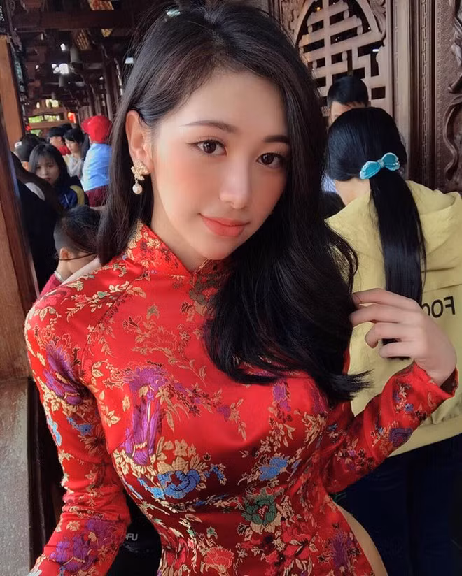 Cô gái Đắk Lắk nhận được nhiều lời khen ngợi về ngoại hình. Sau khi thay đổi bản thân và có diện mạo mới, Tường Vy cho biết có nhiều cơ hội hơn trong cuộc sống, mọi thứ đều thuận lợi và may mắn hơn. Trên hết, cô nàng cảm thấy tự tin khi giao tiếp với mọi người. Trong chuyện tình cảm, Tường Vy chia sẻ ở hiện tại, cô được yêu thương, trân trọng nhiều hơn. "Suốt 4 năm qua mình vẫn chưa gặp lại người yêu cũ, tuy anh ấy vẫn còn theo dõi mình trên mạng xã hội và bày tỏ cảm xúc vào ảnh của mình mỗi ngày. Trước đó mình từng trách cứ anh, nhưng nghĩ lại nếu mình đặt vào hoàn cảnh như vậy, mình cũng không dám giới thiệu một người xấu xí cho bạn bè. Có thể nói, nhờ anh mà mình có động lực để thay đổi, hoàn thiện bản thân nhiều hơn", Tường Vy cho biết.