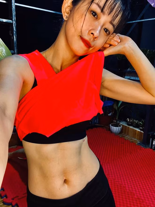 Chau Tuyet Van, Yen Xuan khoe bung 6 mui nho tap luyen o nha-Hinh-3