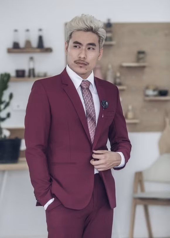 Khuôn mặt nhọn hoắt khác lạ của Kiều Minh Tuấn - Hình 3 Khuon mat nhon hoat khac la cua Kieu Minh Tuan-Hinh-3