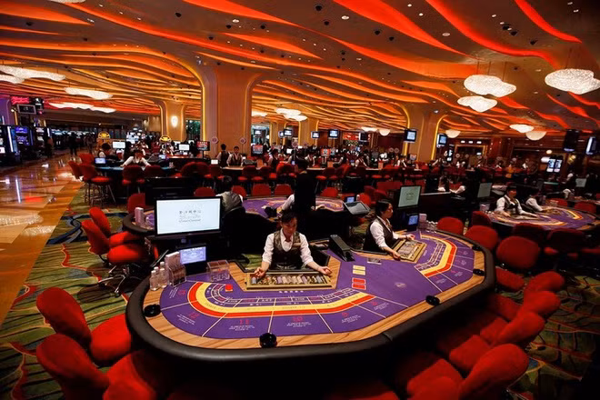 Với vị trí đắc địa nằm ở trung tâm thành phố, gần bến phà Macau/Hong Kong, Sands thu hút nhiều khách đến chơi hơn vào dịp cuối tuần. Ảnh: Wall Street Journal.