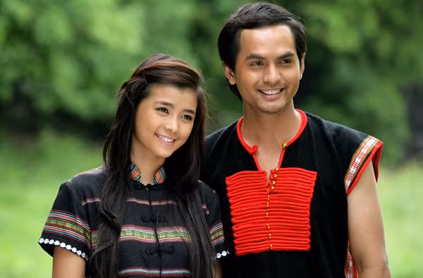 Dan sao showbiz bat ngo bo viec di lam phi cong gio ra sao?