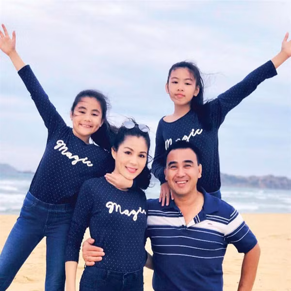 Vợ Quyền Linh, Kinh Quốc giàu có giúp chồng đổi đời như thế nào? - Hình 2 Vo Quyen Linh, Kinh Quoc giau co giup chong doi doi nhu the nao?-Hinh-2