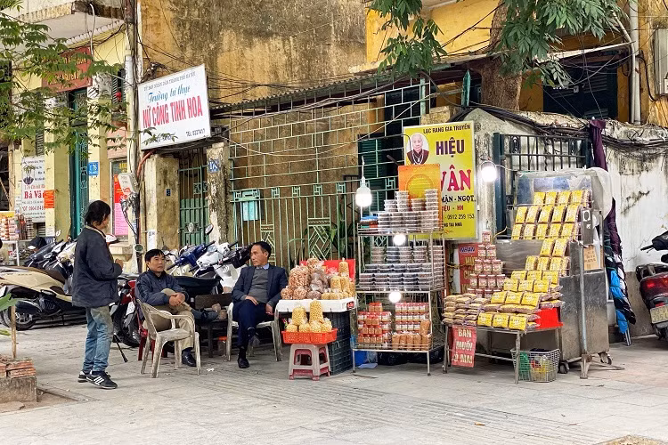 Chong mat voi ma tran hang quan chinh hieu o Ha Noi