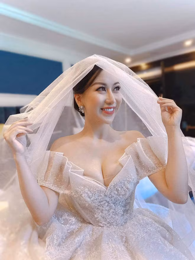 Lay chong chau Phi, tieu thu Ha Noi dep me man khi mac vay cuoi-Hinh-3