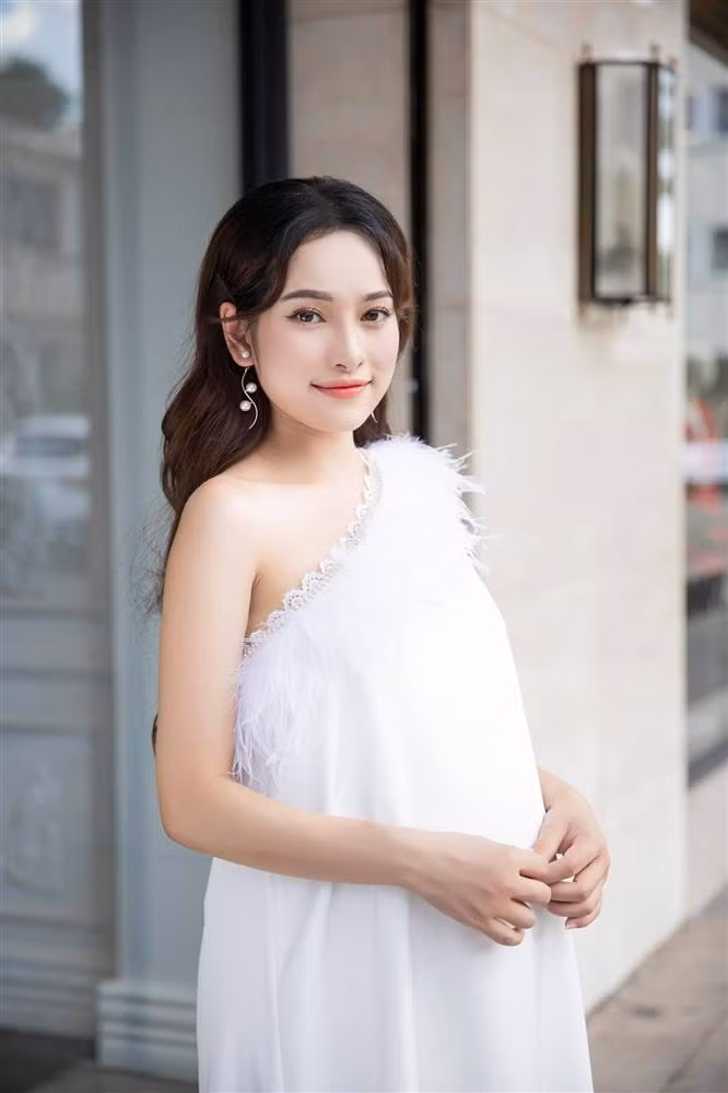 Ba xa Duong Khac Linh bi dan ong la ga gam du dang mang bau-Hinh-3