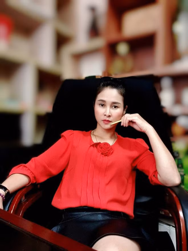 Nữ diễn viên 40 tuổi được NSƯT Quang Tèo cưng như con gái - Hình 2 Nu dien vien 40 tuoi duoc NSUT Quang Teo cung nhu con gai-Hinh-2