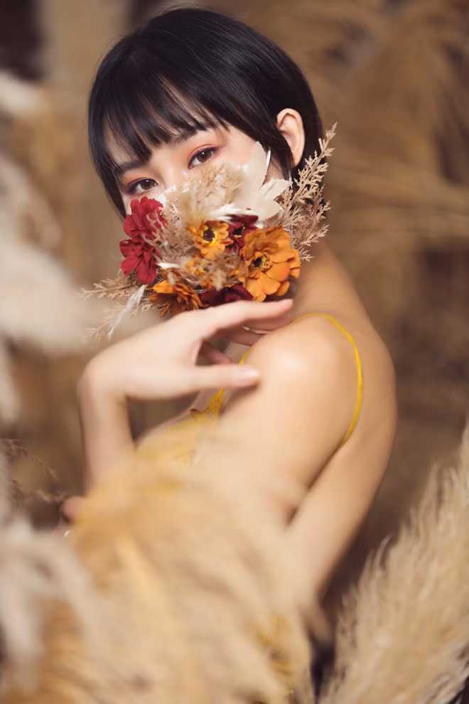 Hoa hau Pham Lan Anh gay bat ngo khi coi khau trang-Hinh-2