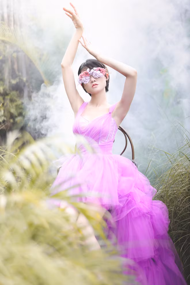 Hoa hau Pham Lan Anh gay bat ngo khi coi khau trang-Hinh-5