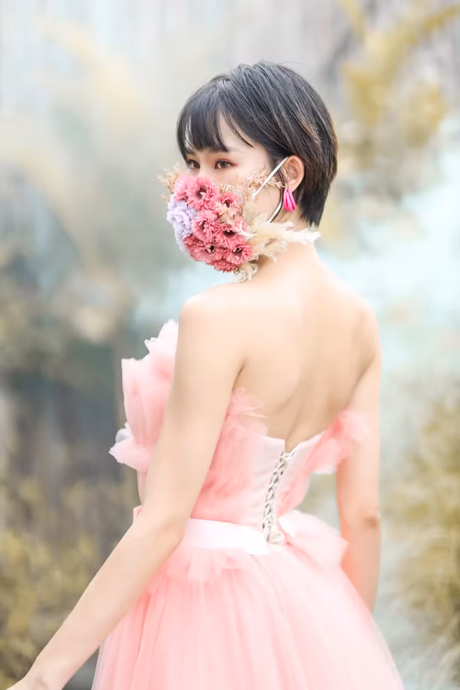 Hoa hau Pham Lan Anh gay bat ngo khi coi khau trang-Hinh-8