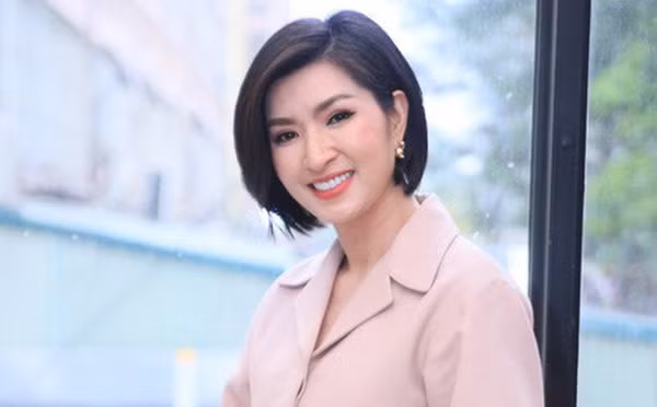 Hôn nhân trắc trở của 2 ca sĩ showbiz Việt cùng tên Hồng Nhung - Hình 5 Hon nhan trac tro cua 2 ca si showbiz Viet cung ten Hong Nhung-Hinh-5