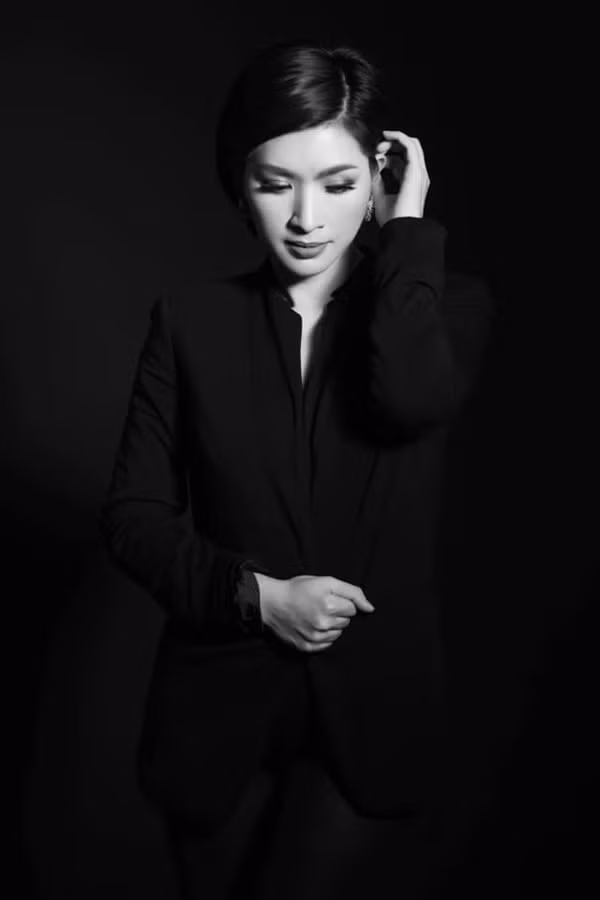 Hôn nhân trắc trở của 2 ca sĩ showbiz Việt cùng tên Hồng Nhung - Hình 9 Hon nhan trac tro cua 2 ca si showbiz Viet cung ten Hong Nhung-Hinh-9