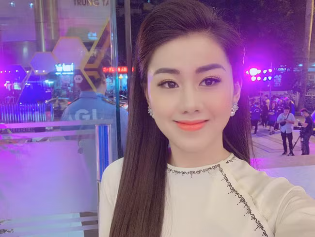 Cô nàng là một trong 32 hot girl tham gia chương trình "Nóng cùng World Cup 2018".