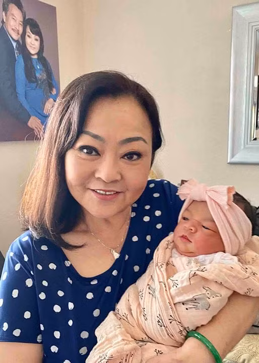 Danh ca Hương Lan khoe cháu gái lai Tây xinh như thiên thần ảnh 2 Danh ca Hương Lan khoe cháu gái lai Tây xinh như thiên thần ảnh 2