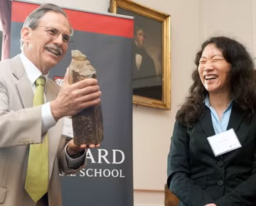 Giao su Harvard tro thanh ty phu-Hinh-8