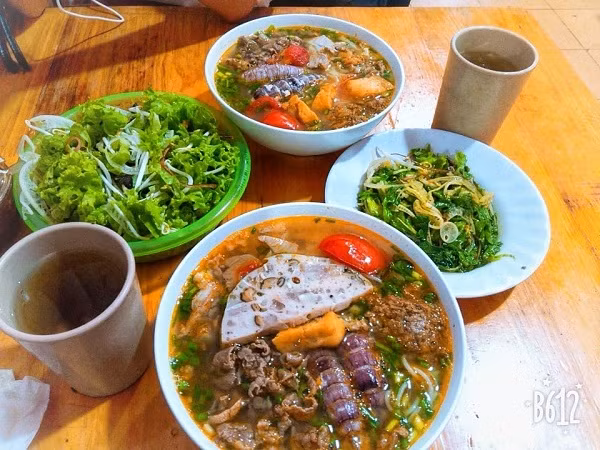 Quan bun rieu ban 500 suat cung tam dong cua vi dich Covid-19-Hinh-2