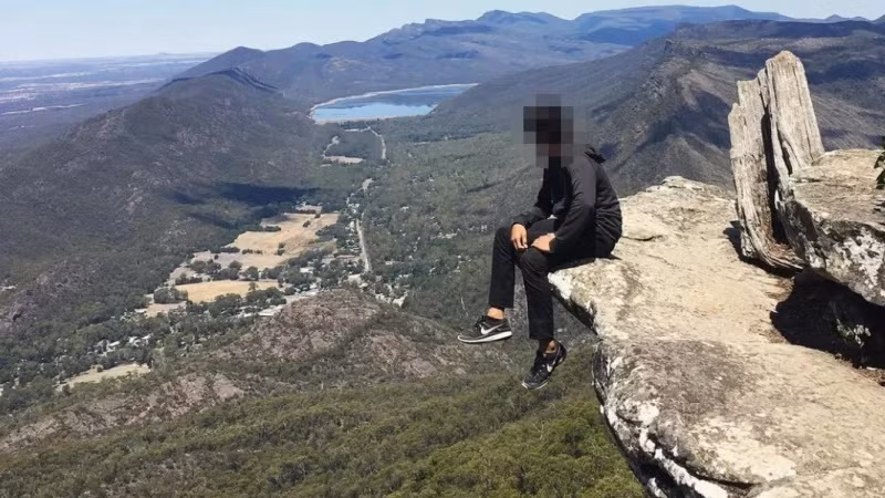 Nguoi phu nu Australia thiet mang vi roi xuong tu mom da-Hinh-2