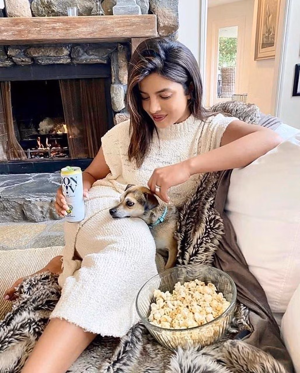 Tất cả thú cưng của Priyanka đều có tài khoản mạng xã hội riêng, trong đó chú chó Gino được yêu thích nhất với hơn 300.000 người theo dõi, Diana và Panda lần lượt sở hữu hơn 160.000 và 56.000 follower.