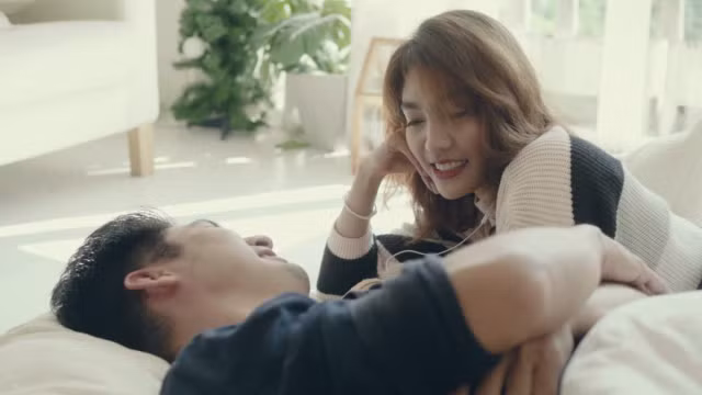 Tôi lặng người khi biết vì sao vợ chồng luôn gặp vấn đề chuyện chăn gối Toi lang nguoi khi biet vi sao vo chong luon gap van de chuyen chan goi