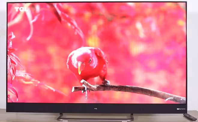 TCL 55X4 đang được giảm 1 triệu đồng, còn 14 triệu đồng. Chương trình áp dụng tại một số hệ thống lớn. Thiết bị có kích thước màn hình 55 inch, độ phân giải 4K. Sản phẩm sở hữu công nghệ Micro Dimming Pro phân tích từng khu vực điểm ảnh để điều chỉnh độ sáng và độ tối riêng biệt.