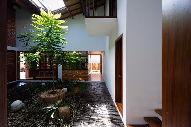 Nha mai Thai doc dao voi thiet ke vuon trong nha-Hinh-5