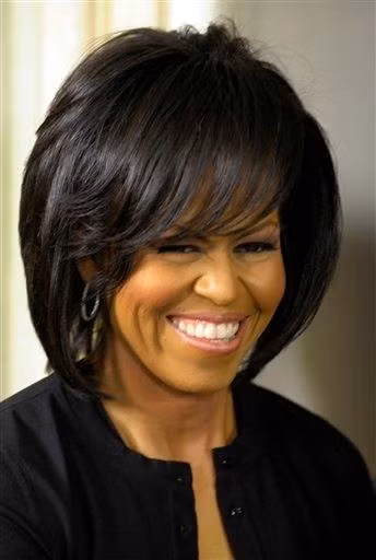2. Đệ nhất phu nhân Michelle Obama (1964) là đệ nhất phu nhân da đen đầu tiên trong lịch sử nước Mỹ. Bà thường được báo giới quốc tế ca ngợi vì cách ăn mặc tinh tế của mình.