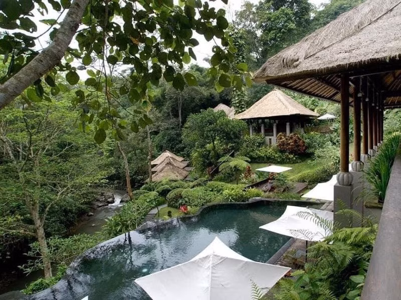  4. Suối nước nóng Mỹ Lâm (Tuyên Quang). Được mệnh danh là “suối khoáng Sulfur” với hàm lượng khoáng chất cao, suối nước nóng Mỹ Lâm có nhiệt độ nước khoảng 43 - 60°C, có tác dụng hỗ trợ trị bệnh ngoài da, xương khớp. Ảnh: Ohayo Onsen &amp; Spa.
