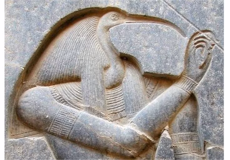  6. Được cho là giấu trong một ngôi mộ bí mật. Nhiều truyền thuyết cho rằng Sách của Thoth được giấu trong một ngôi mộ hoặc ngôi đền bí mật, có thể là ở kim tự tháp Giza hoặc thư viện Alexandria, nhưng chưa ai thực sự tìm thấy nó. Ảnh: Pinterest.