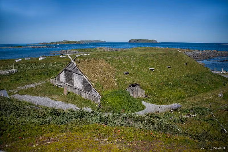 10. Là Di sản Thế giới của UNESCO. Năm 1978, L’Anse aux Meadows được UNESCO công nhận là Di sản Thế giới, vì tầm quan trọng lịch sử của nó đối với sự kết nối giữa châu Âu và châu Mỹ. Ảnh: Pinterest.
