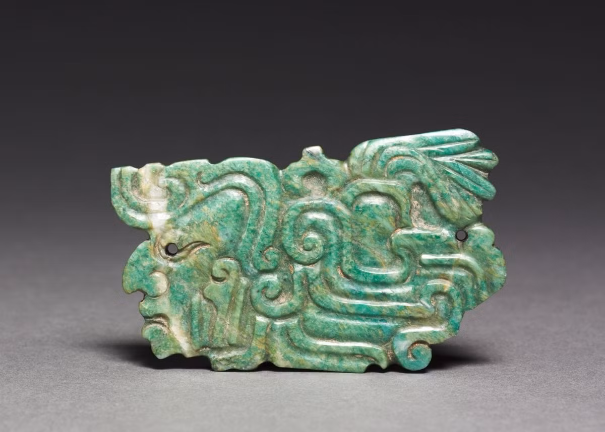  6. Người Maya và Aztec cũng rất coi trọng ngọc bích. Không chỉ riêng châu Á, các nền văn minh Maya và Aztec ở châu Mỹ cổ đại cũng coi ngọc bích là biểu tượng của sự sống và sự bất tử, thường dùng để chế tác mặt nạ và vật phẩm nghi lễ. Ảnh: Pinterest.