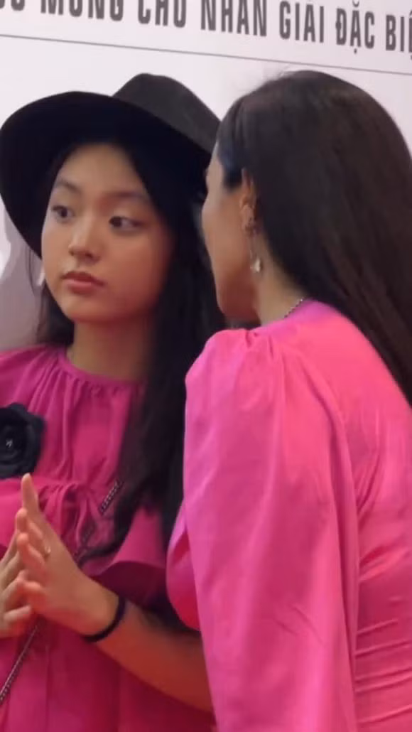Be Suti nha Thuy Hanh gay an tuong voi ve ngoai don tim o tuoi 15