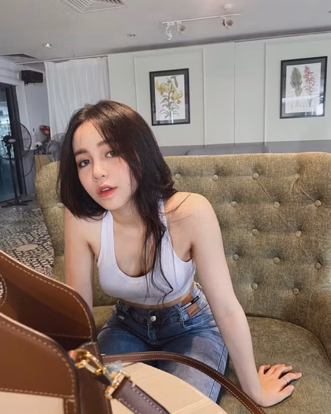 Trân Châu tâm sự, cô là một người khá trầm tính, thích quan sát và lắng nghe.